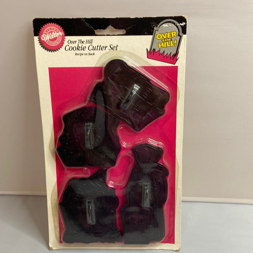 1995 Wilton Over The Hill Cookie Cutter Set